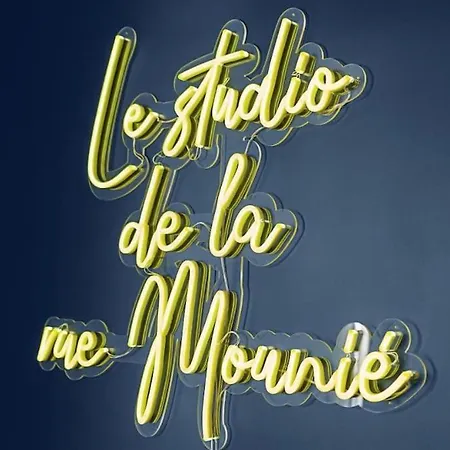 Le De La Rue Mounie