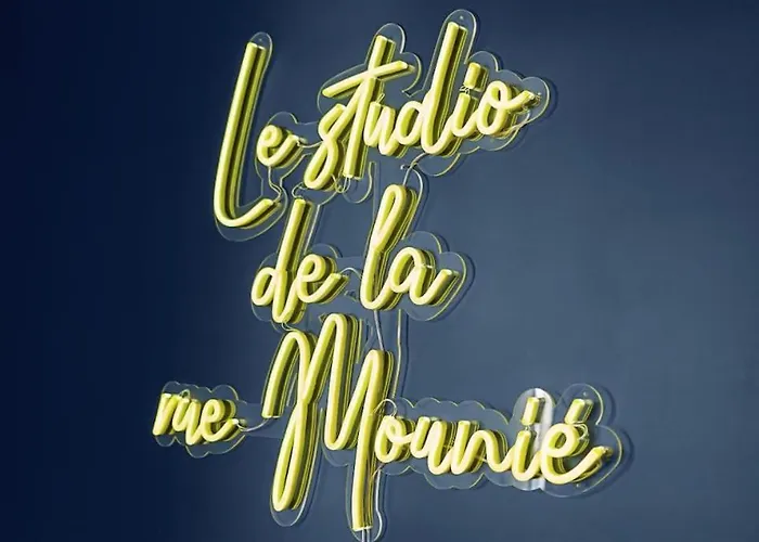 Le De La Rue Mounie